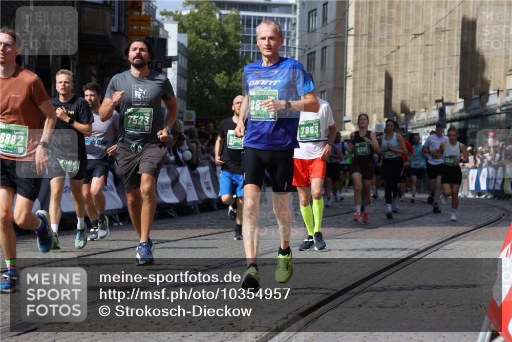 13.09.2026 - 21. swb-Marathon Bremen Strokosch-Dieckow http://msf.ph/oto/10354957 13.09.2026 13:33:29 Ziel 831, 2283, 2393, 2440, 2818, 2959, 3167, 3404, 3710, 4260, 4408, 4659, 5040, 5191, 5324, 5395, 5410, 5706, 5749, 5790, 5981, 6614, 6941, 7467, 7788, 7830, 8061, 9269, 9292, 9829, 13019, 13028, 13039, 13092, 13093, 13101, 13146, 930, 2405, 2872, 2960, 3201, 3562, 3761, 4490, 6256, 6538, 6808, 6844, 6882, 7126, 7523, 7633, 7652, 7832, 7863, 8093, 8691, 9390, 9508, 10114, 13078 meine-sportfotos.de