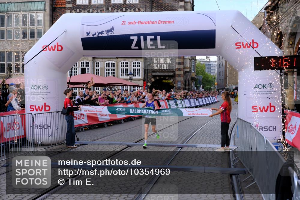 13.09.2026 - 21. swb-Marathon Bremen Tim E. http://msf.ph/oto/10354969 13.09.2026 12:46:33 Ziel 103, 1352, 8044 meine-sportfotos.de