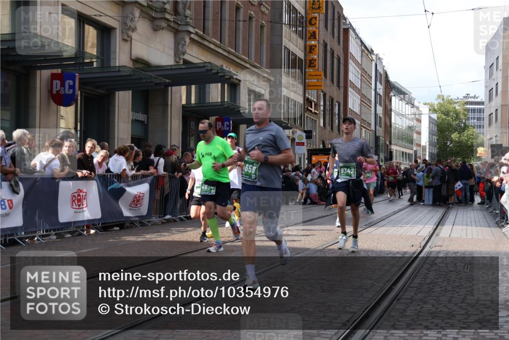13.09.2026 - 21. swb-Marathon Bremen Strokosch-Dieckow http://msf.ph/oto/10354976 13.09.2026 13:33:32 Ziel 930, 1656, 2405, 2727, 2872, 2960, 3201, 3389, 3522, 3761, 3790, 4490, 4554, 4613, 4658, 4874, 5063, 5156, 5341, 5513, 5563, 5587, 6151, 6508, 6509, 6538, 6623, 6808, 7047, 7126, 7303, 7354, 7431, 7633, 7652, 7832, 8025, 8512, 8641, 8910, 9068, 9128, 9342, 9344, 9390, 831, 1124, 2283, 2393, 2960, 2980, 3562, 4052, 4219, 4243, 4260, 4492, 4536, 4543, 4565, 5040, 5324, 5560, 5660, 5726, 5861, 5862, 5914, 6256, 6421, 6597, 6777, 6844, 6882, 6915, 6997, 7145, 7523 meine-sportfotos.de