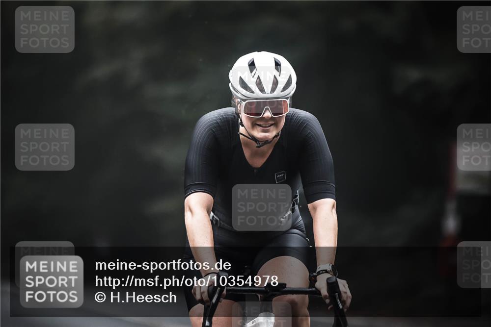 13.09.2026 - Stadtparktriathlon H.Heesch http://msf.ph/oto/10354978 13.09.2026 09:35:54 Radfahren 119, 154, 158, 197 meine-sportfotos.de