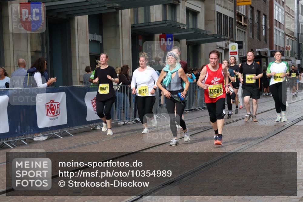 13.09.2026 - 21. swb-Marathon Bremen Strokosch-Dieckow http://msf.ph/oto/10354989 13.09.2026 11:16:01 Ziel 10242, 11026, 11081, 11139, 11181, 11200, 11264, 11274, 11385, 11448, 11573, 11768, 12057, 12151, 12539, 13508, 10474, 10572, 10665, 10900, 11217, 11307, 11549, 11613, 11778, 11897, 11940, 12046, 12137, 12306 meine-sportfotos.de