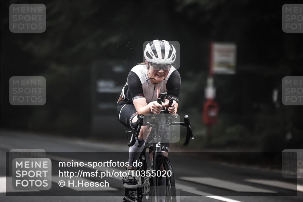 13.09.2026 - Stadtparktriathlon H.Heesch http://msf.ph/oto/10355020 13.09.2026 09:35:58 Radfahren 158, 197 meine-sportfotos.de
