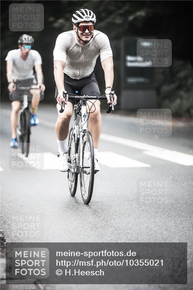 13.09.2026 - Stadtparktriathlon H.Heesch http://msf.ph/oto/10355021 13.09.2026 11:11:21 Radfahren 571, 685, 688, 694 meine-sportfotos.de