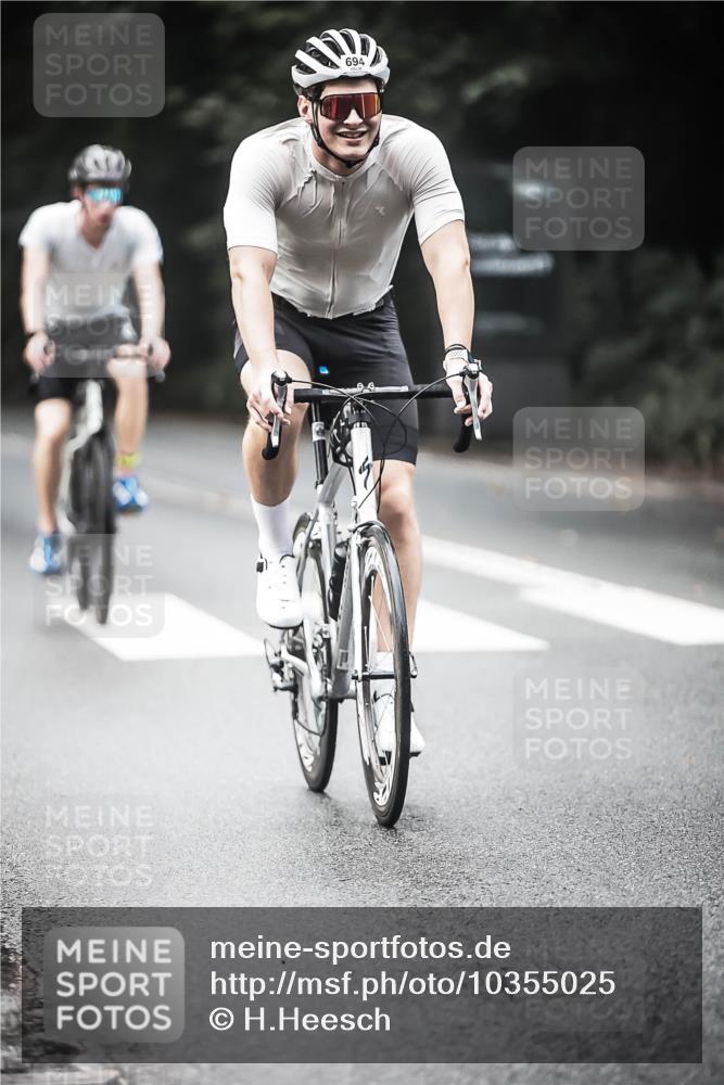13.09.2026 - Stadtparktriathlon H.Heesch http://msf.ph/oto/10355025 13.09.2026 11:11:21 Radfahren 571, 685, 688, 694 meine-sportfotos.de
