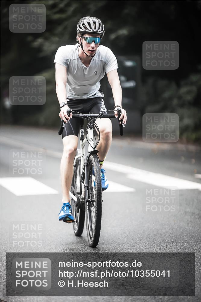 13.09.2026 - Stadtparktriathlon H.Heesch http://msf.ph/oto/10355041 13.09.2026 11:11:22 Radfahren 571, 685, 688, 694 meine-sportfotos.de