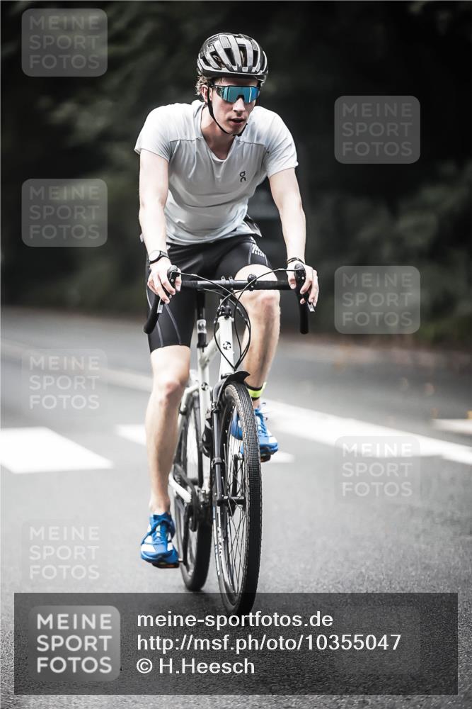 13.09.2026 - Stadtparktriathlon H.Heesch http://msf.ph/oto/10355047 13.09.2026 11:11:22 Radfahren 571, 685, 688, 694 meine-sportfotos.de