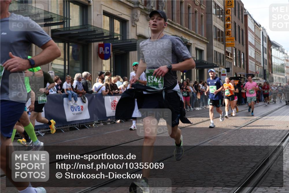 13.09.2026 - 21. swb-Marathon Bremen Strokosch-Dieckow http://msf.ph/oto/10355069 13.09.2026 13:33:33 Ziel 930, 1656, 2405, 2727, 2872, 3201, 3389, 3522, 3761, 3790, 4490, 4554, 4613, 4658, 4874, 5063, 5156, 5341, 5513, 5563, 5587, 6151, 6508, 6509, 6538, 6623, 6808, 7047, 7126, 7303, 7354, 7431, 7633, 7652, 7832, 8025, 8512, 8641, 8910, 9068, 9128, 9342, 9344, 9390, 831, 930, 1124, 2283, 2960, 2980, 3562, 4052, 4219, 4243, 4260, 4492, 4536, 4543, 4565, 5040, 5560, 5660, 5726, 5861, 5862, 5914, 6256, 6421, 6538, 6597, 6777, 6844, 6882, 6915, 6997, 7145, 7523 meine-sportfotos.de