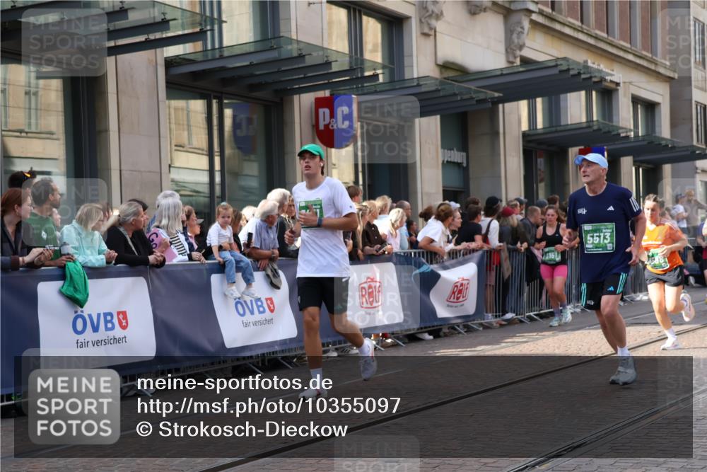 13.09.2026 - 21. swb-Marathon Bremen Strokosch-Dieckow http://msf.ph/oto/10355097 13.09.2026 13:33:34 Ziel 1656, 2405, 2727, 2872, 3201, 3389, 3522, 3761, 3790, 4490, 4554, 4613, 4658, 4874, 5063, 5156, 5341, 5513, 5563, 5587, 6151, 6508, 6509, 6623, 6808, 7047, 7126, 7303, 7354, 7431, 7633, 7652, 7832, 8025, 8512, 8641, 8910, 9068, 9128, 9342, 9344, 9390, 831, 930, 1124, 2283, 2960, 2980, 3562, 4052, 4219, 4243, 4260, 4492, 4536, 4543, 4565, 5040, 5560, 5660, 5726, 5861, 5862, 5914, 6256, 6421, 6538, 6597, 6777, 6844, 6882, 6915, 6997, 7145, 7523, 7633 meine-sportfotos.de