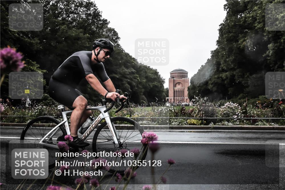 13.09.2026 - Stadtparktriathlon H.Heesch http://msf.ph/oto/10355128 13.09.2026 12:00:53 Radfahren 715, 961, 1064 meine-sportfotos.de