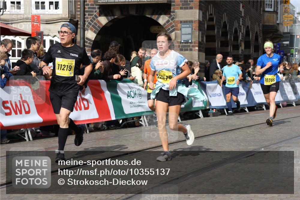 13.09.2026 - 21. swb-Marathon Bremen Strokosch-Dieckow http://msf.ph/oto/10355137 13.09.2026 10:56:17 Ziel 10298, 10374, 10690, 10703, 11790, 11972, 12061, 12108, 12143, 12484, 13565, 10184, 10211, 10322, 10356, 10670, 10675, 10844, 11069, 11256, 11317, 11407, 11795, 11844, 11855, 11871, 12543 meine-sportfotos.de