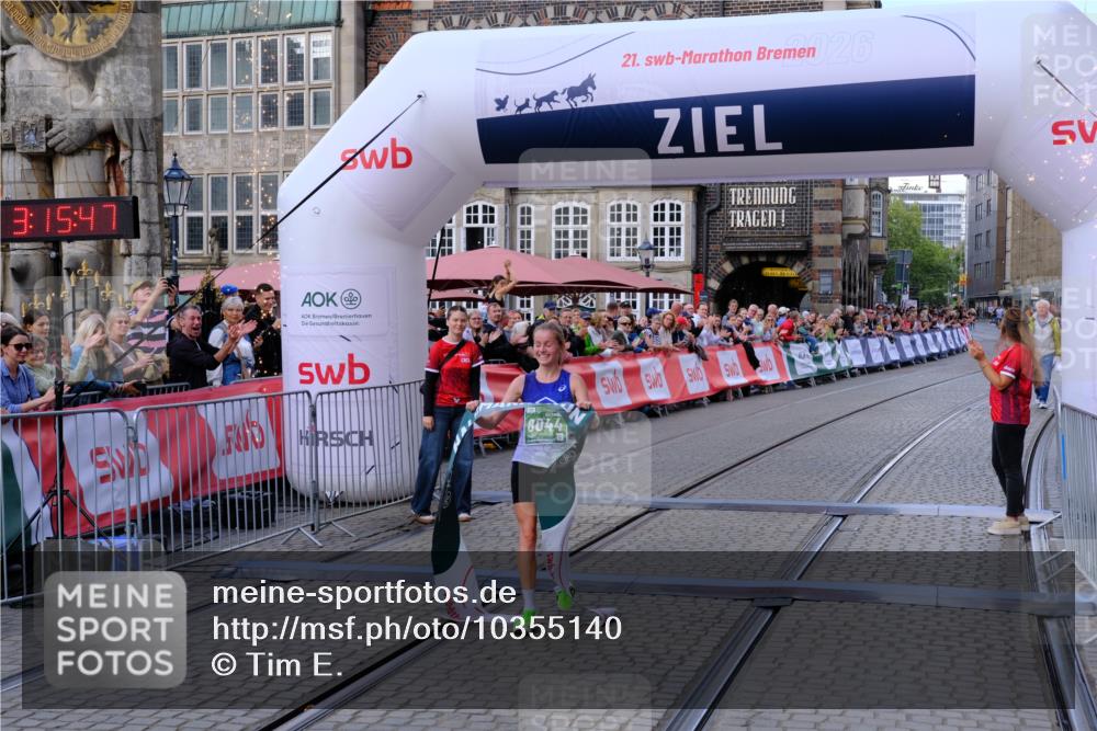 13.09.2026 - 21. swb-Marathon Bremen Tim E. http://msf.ph/oto/10355140 13.09.2026 12:46:36 Ziel 103, 1352, 1525, 8044 meine-sportfotos.de