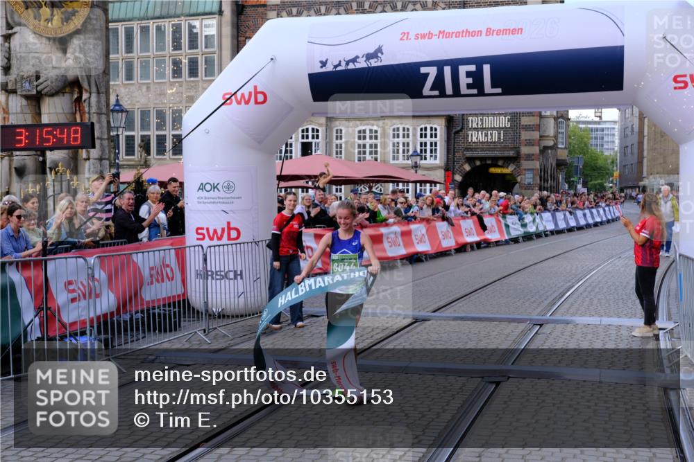 13.09.2026 - 21. swb-Marathon Bremen Tim E. http://msf.ph/oto/10355153 13.09.2026 12:46:36 Ziel 103, 1352, 1525, 8044 meine-sportfotos.de