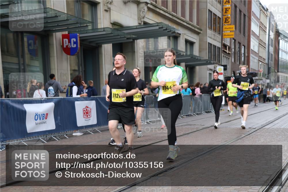 13.09.2026 - 21. swb-Marathon Bremen Strokosch-Dieckow http://msf.ph/oto/10355156 13.09.2026 11:16:04 Ziel 10242, 11026, 11081, 11139, 11181, 11200, 11264, 11274, 11385, 11448, 11573, 12057, 12102, 12151, 12539, 13508, 10474, 10665, 10900, 11217, 11307, 11549, 11613, 11768, 11778, 11897, 11940, 12046, 12306 meine-sportfotos.de