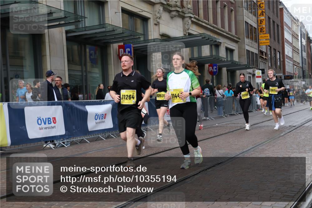 13.09.2026 - 21. swb-Marathon Bremen Strokosch-Dieckow http://msf.ph/oto/10355194 13.09.2026 11:16:05 Ziel 10242, 11026, 11081, 11139, 11181, 11200, 11264, 11274, 11385, 11448, 11573, 12057, 12102, 12151, 12539, 13508, 10474, 10665, 10900, 11217, 11307, 11549, 11613, 11768, 11778, 11897, 11940, 12046, 12306 meine-sportfotos.de