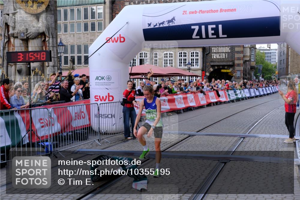 13.09.2026 - 21. swb-Marathon Bremen Tim E. http://msf.ph/oto/10355195 13.09.2026 12:46:37 Ziel 103, 1352, 1525, 8044 meine-sportfotos.de
