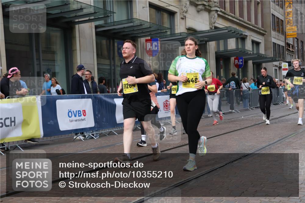 13.09.2026 - 21. swb-Marathon Bremen Strokosch-Dieckow http://msf.ph/oto/10355210 13.09.2026 11:16:05 Ziel 10242, 11026, 11081, 11139, 11181, 11200, 11264, 11274, 11385, 11448, 11573, 12057, 12102, 12151, 12539, 13508, 10474, 10665, 10900, 11217, 11307, 11549, 11613, 11768, 11778, 11897, 11940, 12046, 12306 meine-sportfotos.de