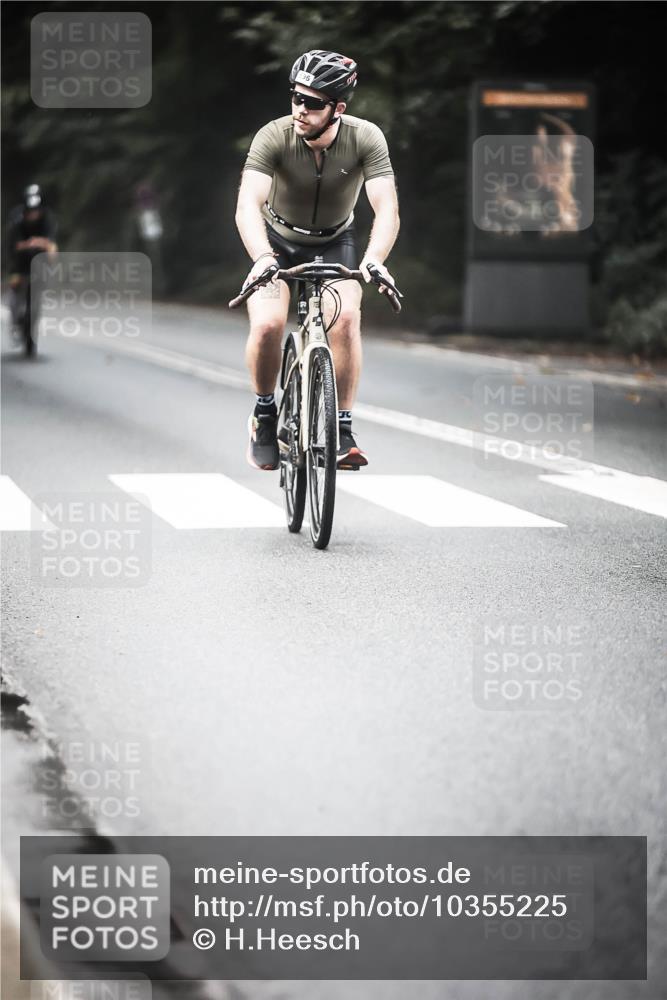 13.09.2026 - Stadtparktriathlon H.Heesch http://msf.ph/oto/10355225 13.09.2026 11:11:29 Radfahren 596, 655, 666 meine-sportfotos.de