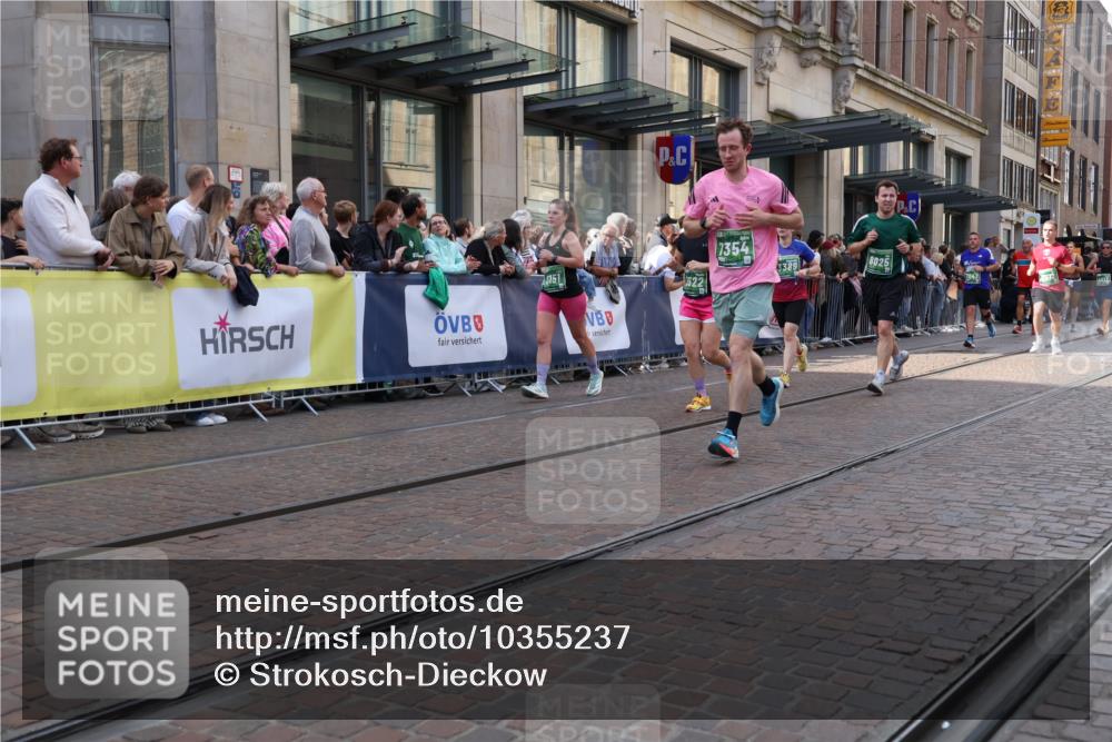 13.09.2026 - 21. swb-Marathon Bremen Strokosch-Dieckow http://msf.ph/oto/10355237 13.09.2026 13:33:37 Ziel 1656, 2405, 2727, 3389, 3522, 3761, 3790, 3984, 4490, 4554, 4613, 4658, 4874, 5063, 5156, 5341, 5513, 5563, 5587, 6090, 6151, 6508, 6509, 6623, 6808, 7047, 7126, 7303, 7354, 7431, 7832, 7988, 8025, 8512, 8641, 8910, 9068, 9128, 9342, 9344, 13118, 831, 930, 1124, 2283, 2872, 2960, 2980, 3201, 3562, 3761, 4052, 4219, 4243, 4490, 4492, 4536, 4543, 4565, 5040, 5560, 5660, 5726, 5861, 5862, 5914, 6256, 6421, 6538, 6597, 6777, 6808, 6844, 6882, 6915, 6997, 7145, 7523, 7633 meine-sportfotos.de