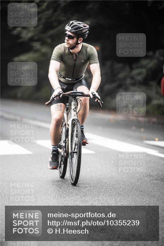 13.09.2026 - Stadtparktriathlon H.Heesch http://msf.ph/oto/10355239 13.09.2026 11:11:30 Radfahren 451, 596, 655, 666 meine-sportfotos.de