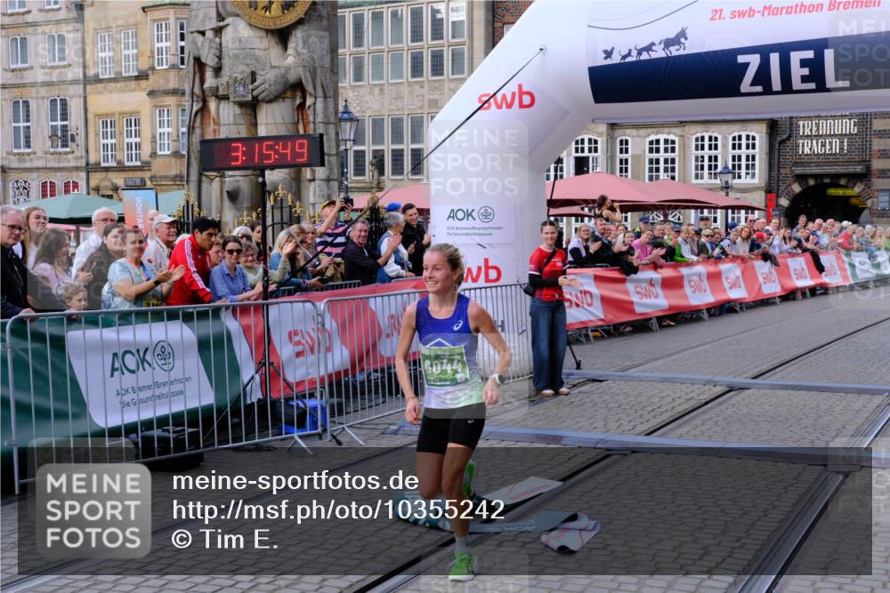 13.09.2026 - 21. swb-Marathon Bremen Tim E. http://msf.ph/oto/10355242 13.09.2026 12:46:38 Ziel 103, 1253, 1352, 1525, 8044 meine-sportfotos.de