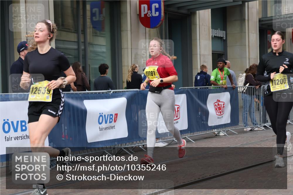 13.09.2026 - 21. swb-Marathon Bremen Strokosch-Dieckow http://msf.ph/oto/10355246 13.09.2026 11:16:06 Ziel 10242, 11026, 11081, 11139, 11181, 11200, 11264, 11274, 11385, 11448, 11573, 12057, 12102, 12151, 12539, 13508, 10474, 10665, 10900, 11081, 11139, 11217, 11307, 11549, 11613, 11768, 11778, 11897, 11940, 12046, 12151, 12306 meine-sportfotos.de