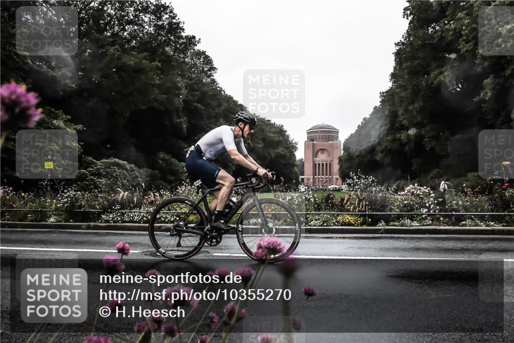 13.09.2026 - Stadtparktriathlon H.Heesch http://msf.ph/oto/10355270 13.09.2026 12:01:28 Radfahren 939, 966, 1017, 1800 meine-sportfotos.de