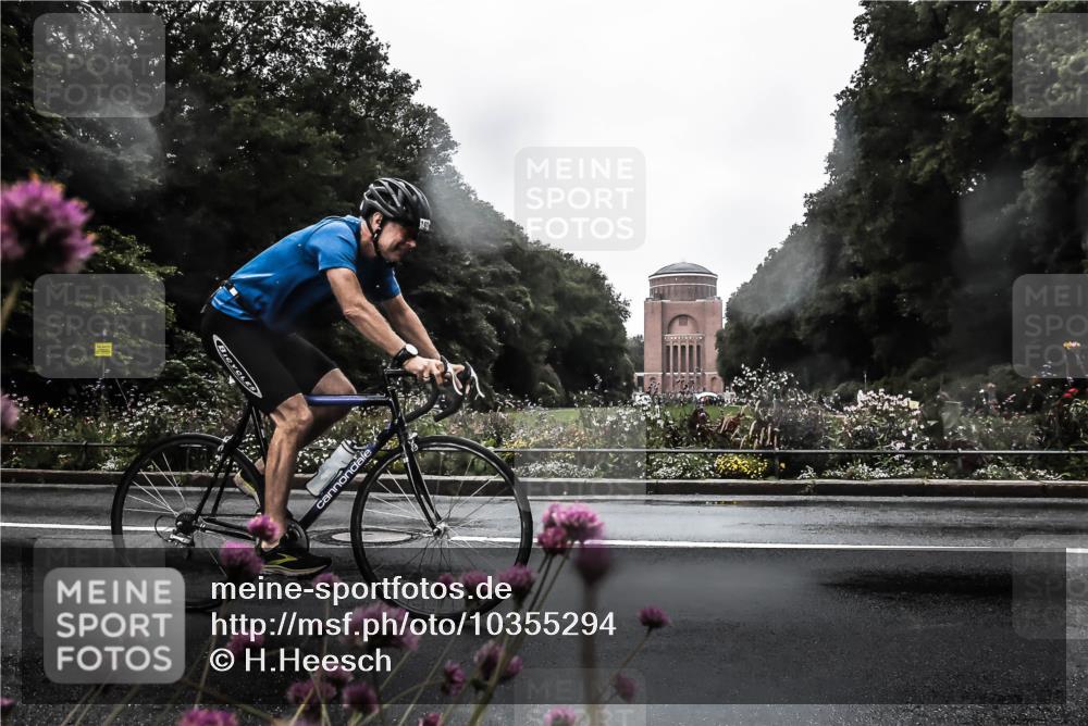 13.09.2026 - Stadtparktriathlon H.Heesch http://msf.ph/oto/10355294 13.09.2026 12:01:43 Radfahren 891, 945, 1039 meine-sportfotos.de