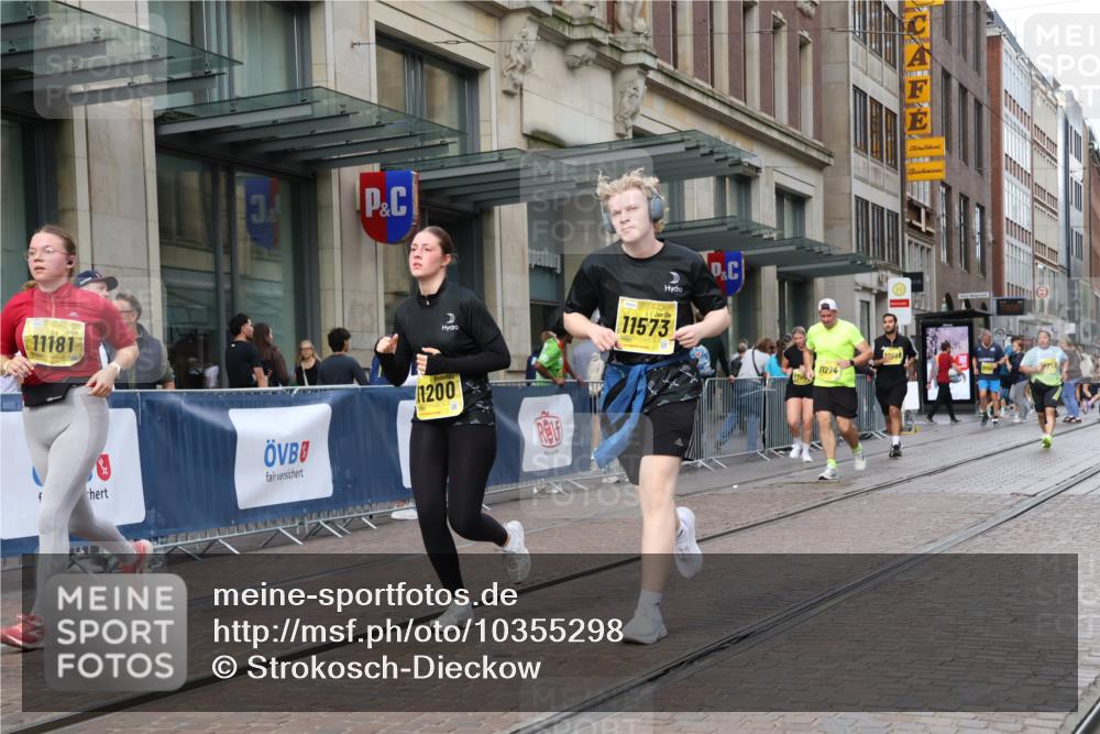 13.09.2026 - 21. swb-Marathon Bremen Strokosch-Dieckow http://msf.ph/oto/10355298 13.09.2026 11:16:08 Ziel 10242, 11026, 11181, 11200, 11264, 11274, 11385, 11448, 11573, 12057, 12102, 12158, 12539, 10474, 10665, 11081, 11139, 11217, 11307, 11549, 11613, 11768, 11778, 11897, 11940, 12046, 12151, 12306, 13508 meine-sportfotos.de