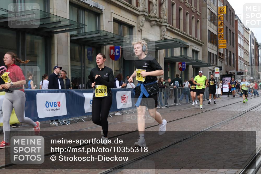 13.09.2026 - 21. swb-Marathon Bremen Strokosch-Dieckow http://msf.ph/oto/10355318 13.09.2026 11:16:08 Ziel 10242, 11026, 11181, 11200, 11264, 11274, 11385, 11448, 11573, 12057, 12102, 12158, 12539, 10474, 10665, 11081, 11139, 11217, 11307, 11549, 11613, 11768, 11778, 11897, 11940, 12046, 12151, 12306, 13508 meine-sportfotos.de