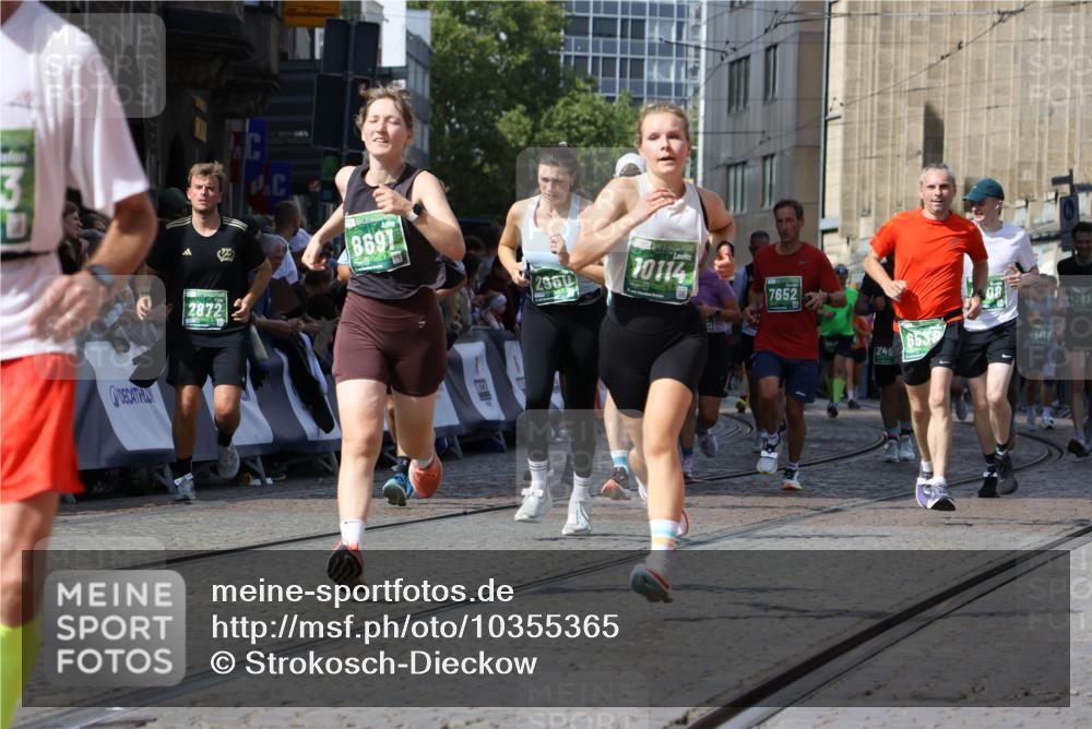 13.09.2026 - 21. swb-Marathon Bremen Strokosch-Dieckow http://msf.ph/oto/10355365 13.09.2026 13:33:33 Ziel 831, 1124, 2283, 2393, 2440, 2818, 2959, 2980, 3710, 4243, 4260, 4408, 4492, 4536, 4565, 4659, 5040, 5191, 5324, 5395, 5410, 5749, 5790, 5914, 5981, 6614, 6777, 6915, 7145, 7421, 7467, 7788, 7789, 7830, 8061, 9269, 9616, 9856, 13019, 13028, 13084, 13092, 13093, 13101, 930, 2405, 2872, 2960, 3201, 3761, 4490, 4554, 4658, 4874, 5063, 5156, 6508, 6538, 6808, 7126, 7633, 7652, 7832, 8691, 9068, 9128, 9342, 9390, 10114, 13078 meine-sportfotos.de