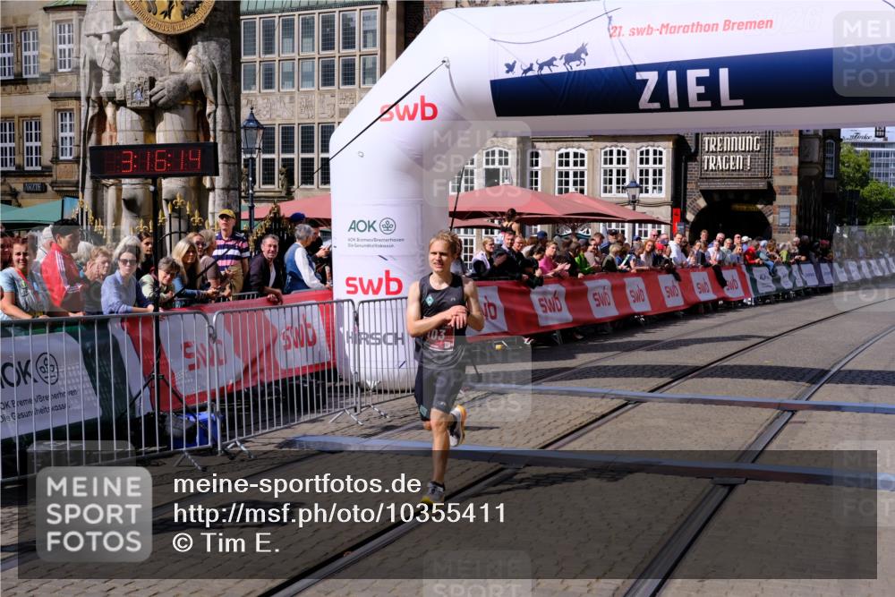 13.09.2026 - 21. swb-Marathon Bremen Tim E. http://msf.ph/oto/10355411 13.09.2026 12:47:03 Ziel 238, 574, 841, 1391 meine-sportfotos.de