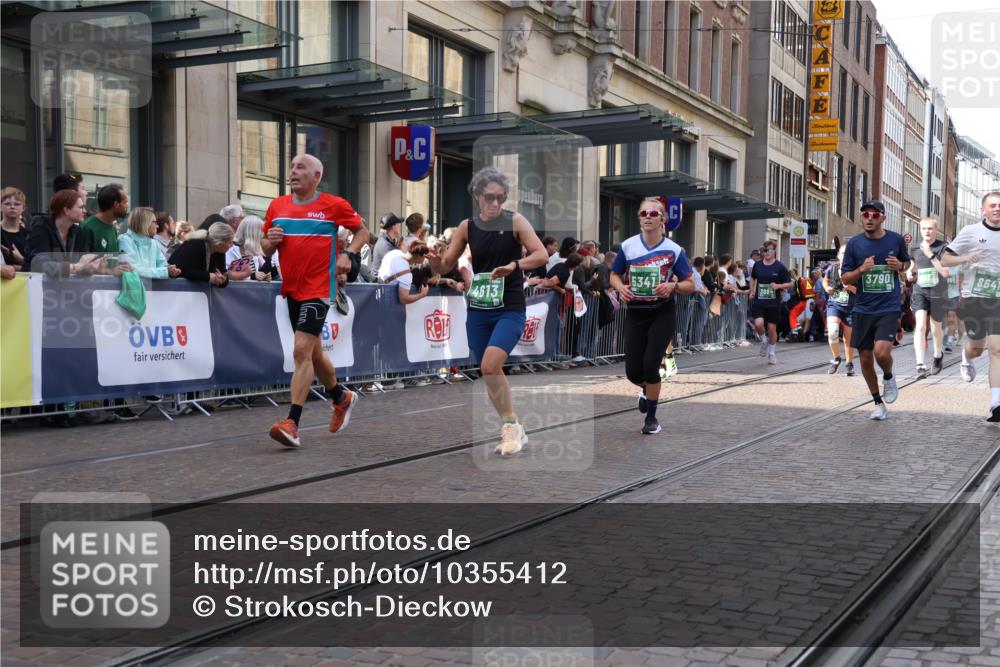 13.09.2026 - 21. swb-Marathon Bremen Strokosch-Dieckow http://msf.ph/oto/10355412 13.09.2026 13:33:43 Ziel 1364, 1656, 2355, 2464, 2727, 3162, 3389, 3522, 3632, 3790, 3984, 4613, 4658, 4874, 5156, 5265, 5341, 5489, 5513, 5563, 5587, 5768, 6090, 6151, 6350, 6405, 6508, 6509, 6623, 7047, 7113, 7303, 7354, 7431, 7897, 7988, 8025, 8512, 8641, 8910, 9128, 9344, 9905, 10058, 13118, 930, 2405, 2872, 2960, 3201, 3562, 3761, 4052, 4219, 4490, 4543, 4554, 4874, 5063, 5156, 5560, 5660, 5726, 5861, 5862, 6256, 6421, 6538, 6597, 6777, 6808, 6844, 6882, 6997, 7126, 7523, 7633 meine-sportfotos.de