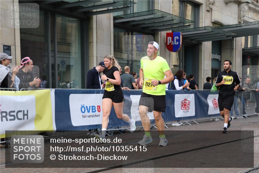 13.09.2026 - 21. swb-Marathon Bremen Strokosch-Dieckow http://msf.ph/oto/10355415 13.09.2026 11:16:12 Ziel 10242, 11181, 11200, 11274, 11385, 11573, 12057, 12102, 12158, 12539, 10474, 10665, 11026, 11081, 11139, 11200, 11217, 11264, 11448, 11549, 11573, 11613, 11768, 11940, 12046, 12151, 12306, 12539, 13508 meine-sportfotos.de