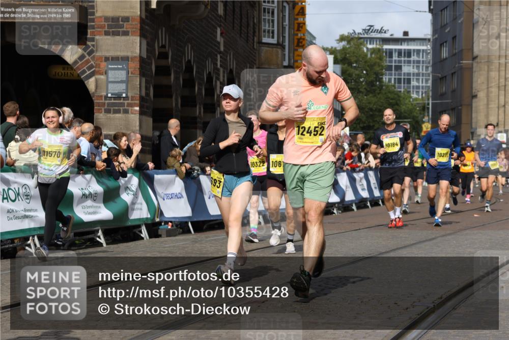 13.09.2026 - 21. swb-Marathon Bremen Strokosch-Dieckow http://msf.ph/oto/10355428 13.09.2026 10:56:26 Ziel 10246, 10298, 10365, 10443, 10690, 10699, 10949, 10957, 10960, 11219, 11280, 11782, 11790, 11972, 12061, 12476, 12484, 13565, 10240, 10356, 10372, 10540, 10721, 10824, 10936, 11064, 11069, 11349, 11407, 11474, 11601, 11844, 11855, 11871, 11911, 11996, 12543 meine-sportfotos.de