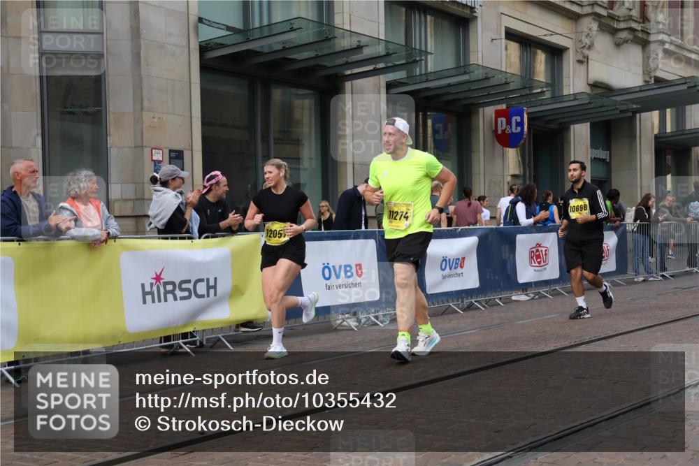 13.09.2026 - 21. swb-Marathon Bremen Strokosch-Dieckow http://msf.ph/oto/10355432 13.09.2026 11:16:13 Ziel 10242, 11181, 11274, 11385, 12057, 12102, 12158, 10474, 10665, 11026, 11081, 11139, 11181, 11200, 11217, 11264, 11385, 11448, 11549, 11573, 11613, 11768, 11940, 12046, 12151, 12306, 12539, 13508 meine-sportfotos.de