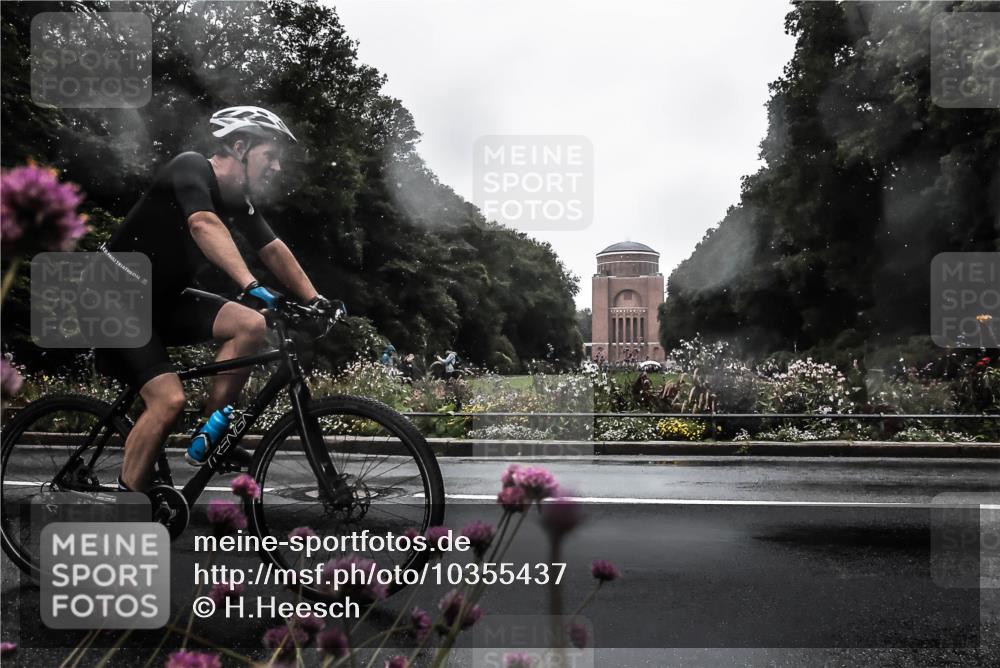 13.09.2026 - Stadtparktriathlon H.Heesch http://msf.ph/oto/10355437 13.09.2026 12:02:12 Radfahren 714, 780, 869, 949 meine-sportfotos.de