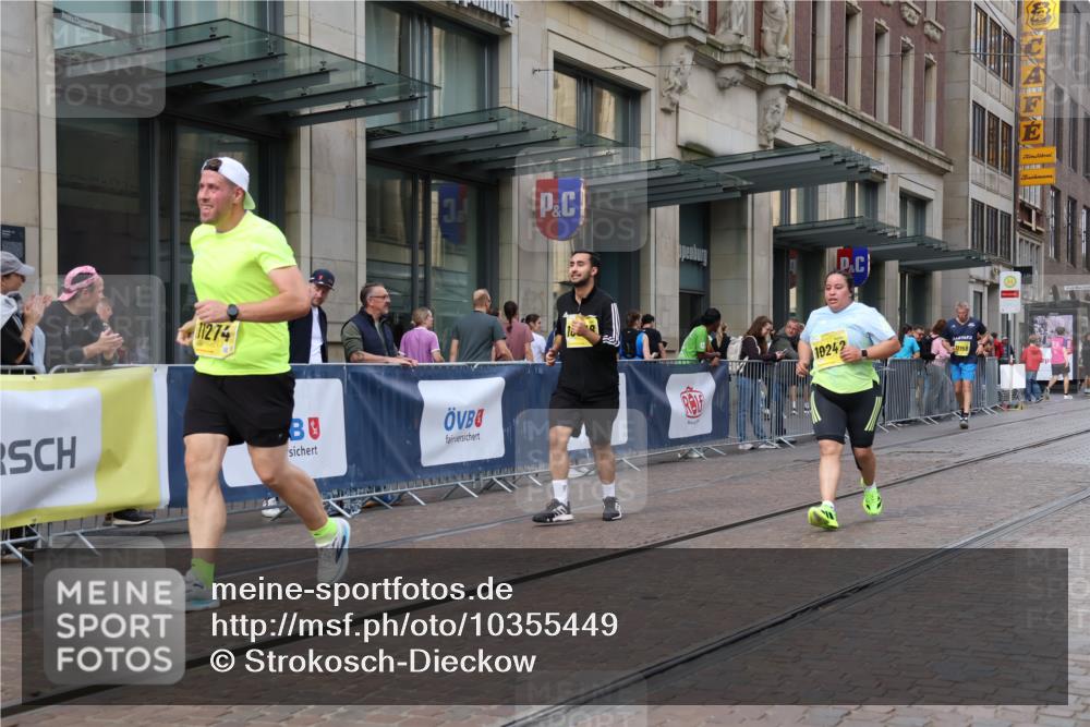 13.09.2026 - 21. swb-Marathon Bremen Strokosch-Dieckow http://msf.ph/oto/10355449 13.09.2026 11:16:13 Ziel 10242, 11181, 11274, 11385, 12057, 12102, 12158, 10474, 10665, 11026, 11081, 11139, 11181, 11200, 11217, 11264, 11385, 11448, 11549, 11573, 11613, 11768, 11940, 12046, 12151, 12306, 12539, 13508 meine-sportfotos.de
