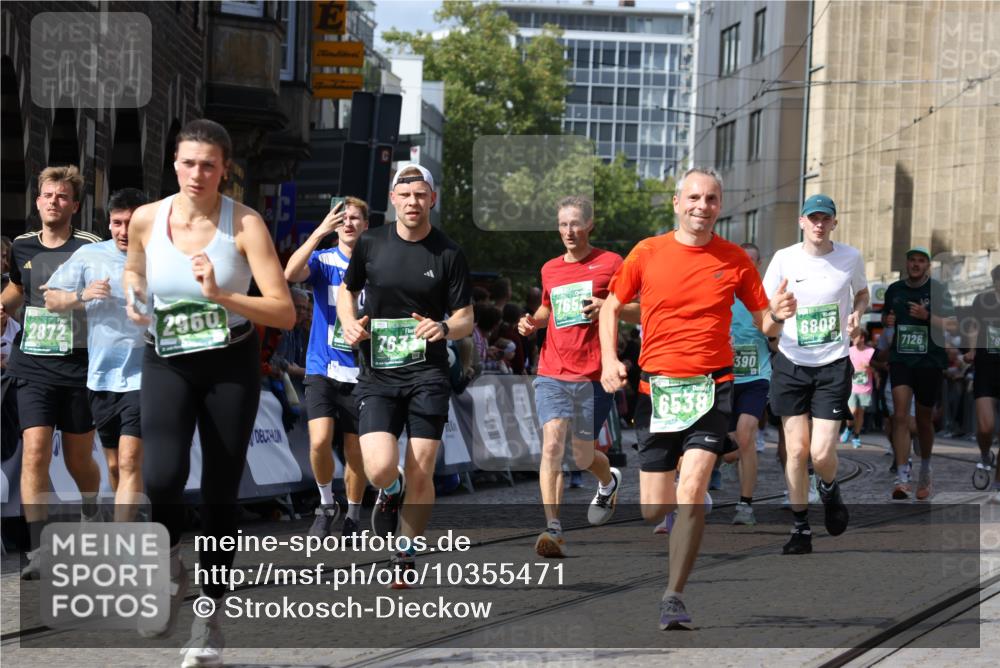 13.09.2026 - 21. swb-Marathon Bremen Strokosch-Dieckow http://msf.ph/oto/10355471 13.09.2026 13:33:35 Ziel 831, 1124, 2283, 2393, 2440, 2818, 2959, 2980, 3710, 4052, 4243, 4260, 4408, 4492, 4536, 4565, 5040, 5191, 5324, 5395, 5560, 5660, 5790, 5861, 5862, 5914, 5981, 6421, 6614, 6777, 6915, 7145, 7421, 7467, 7788, 7789, 7830, 8061, 9206, 9269, 9616, 9856, 13028, 13084, 13093, 13101, 930, 2405, 2872, 2960, 3201, 3761, 4490, 4554, 4658, 4874, 5063, 5156, 5513, 6508, 6538, 6808, 7126, 7633, 7652, 7832, 9068, 9128, 9342, 9344, 9390 meine-sportfotos.de
