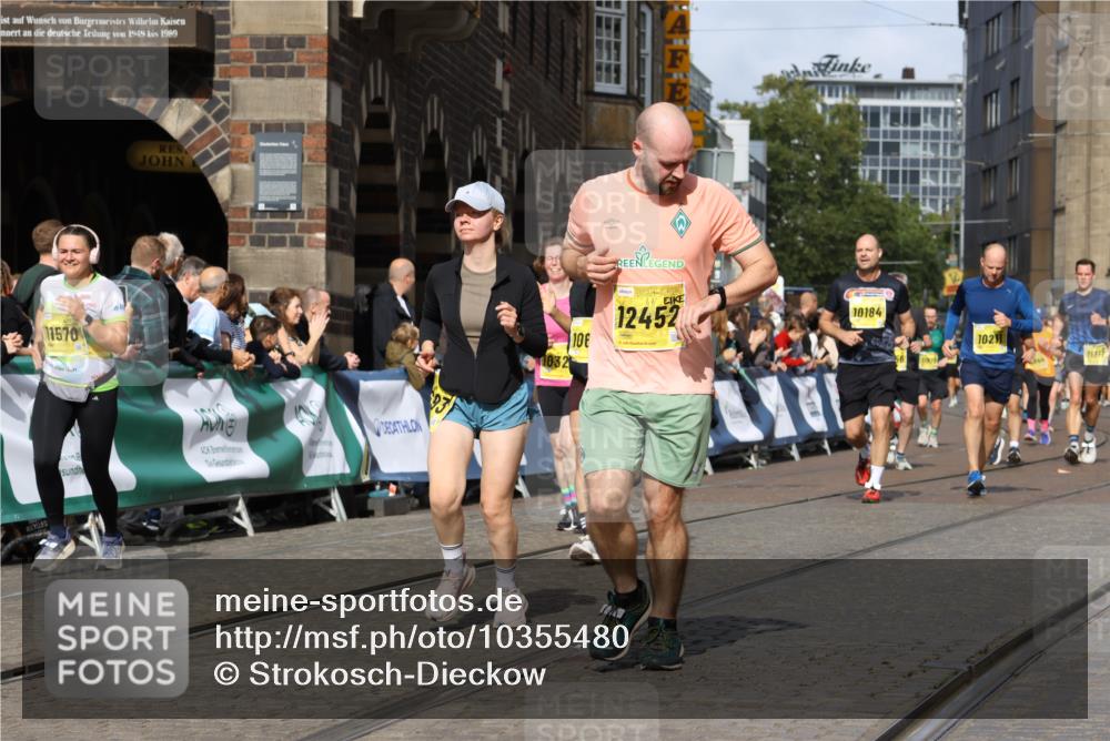 13.09.2026 - 21. swb-Marathon Bremen Strokosch-Dieckow http://msf.ph/oto/10355480 13.09.2026 10:56:26 Ziel 10246, 10298, 10365, 10443, 10690, 10699, 10949, 10957, 10960, 11219, 11280, 11782, 11790, 11972, 12061, 12476, 12484, 13565, 10240, 10356, 10372, 10540, 10721, 10824, 10936, 11064, 11069, 11349, 11407, 11474, 11601, 11844, 11855, 11871, 11911, 11996, 12543 meine-sportfotos.de