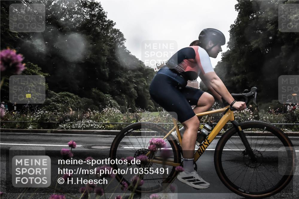 13.09.2026 - Stadtparktriathlon H.Heesch http://msf.ph/oto/10355491 13.09.2026 12:02:24 Radfahren 756, 862, 926, 933 meine-sportfotos.de