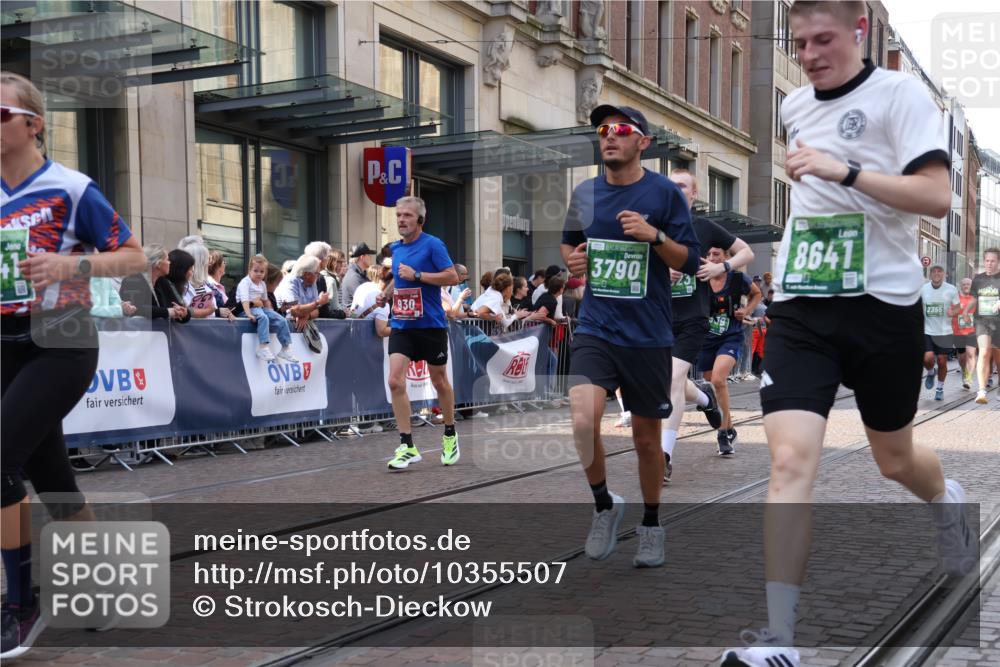 13.09.2026 - 21. swb-Marathon Bremen Strokosch-Dieckow http://msf.ph/oto/10355507 13.09.2026 13:33:45 Ziel 1364, 1656, 2355, 2464, 2727, 3162, 3389, 3522, 3632, 3790, 3984, 4613, 5265, 5341, 5489, 5513, 5563, 5587, 5768, 6090, 6151, 6350, 6405, 6509, 6623, 7047, 7113, 7303, 7354, 7431, 7897, 7988, 8025, 8512, 8641, 8870, 8910, 9344, 9905, 10058, 13118, 930, 2405, 2872, 2960, 3201, 3562, 3761, 4052, 4219, 4490, 4543, 4554, 4658, 4874, 5063, 5156, 5560, 5660, 5726, 6256, 6508, 6538, 6597, 6808, 6844, 6882, 6997, 7126, 7523, 7633 meine-sportfotos.de