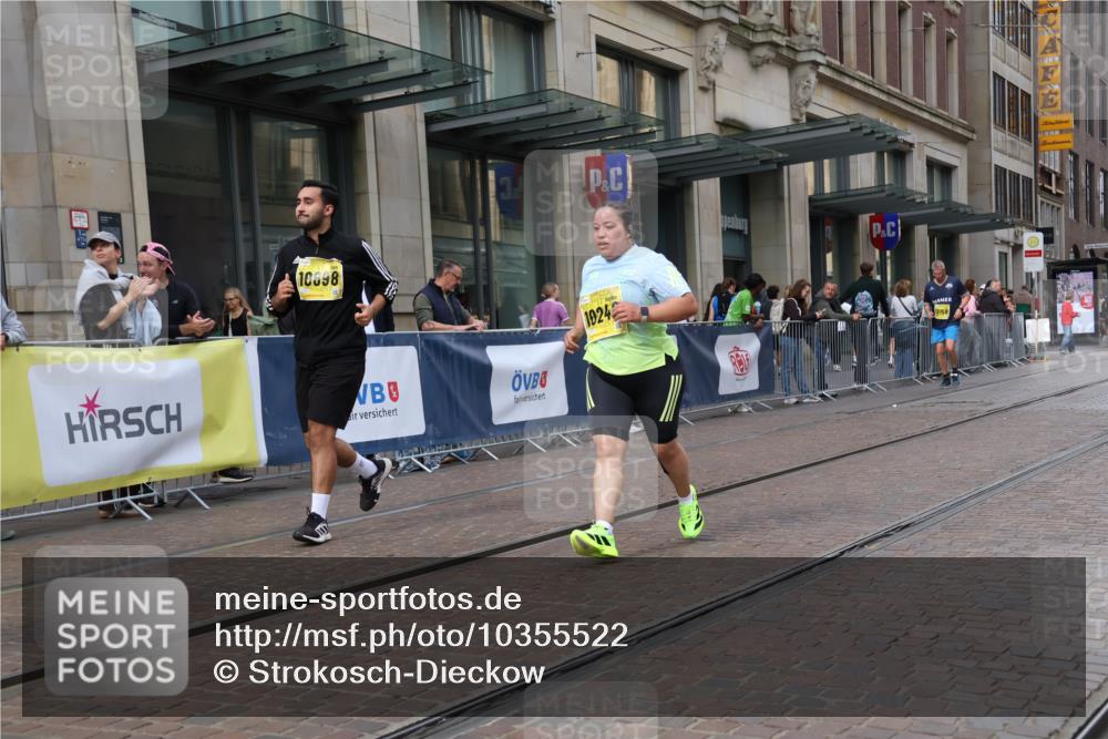 13.09.2026 - 21. swb-Marathon Bremen Strokosch-Dieckow http://msf.ph/oto/10355522 13.09.2026 11:16:15 Ziel 10242, 11274, 12057, 12102, 12158, 10474, 10665, 11026, 11081, 11139, 11181, 11200, 11217, 11264, 11385, 11448, 11549, 11573, 11613, 11768, 12046, 12151, 12306, 12539, 13508 meine-sportfotos.de