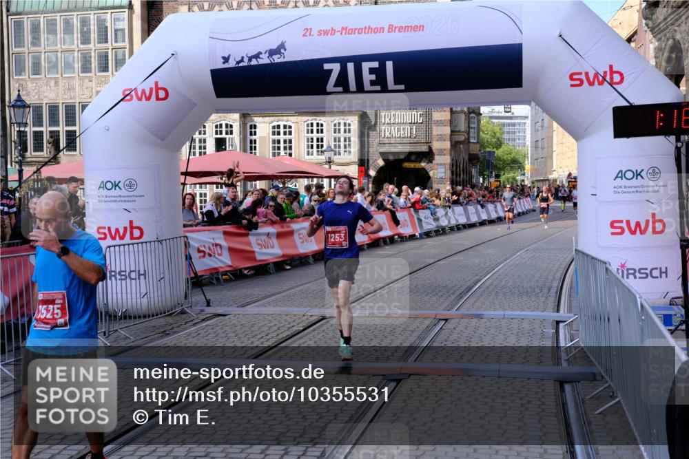 13.09.2026 - 21. swb-Marathon Bremen Tim E. http://msf.ph/oto/10355531 13.09.2026 12:47:19 Ziel 649, 7741 meine-sportfotos.de