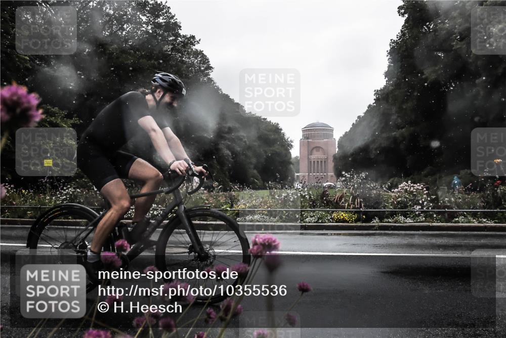 13.09.2026 - Stadtparktriathlon H.Heesch http://msf.ph/oto/10355536 13.09.2026 12:02:37 Radfahren 854, 860, 880, 946, 1029 meine-sportfotos.de