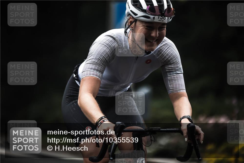 13.09.2026 - Stadtparktriathlon H.Heesch http://msf.ph/oto/10355539 13.09.2026 09:38:16 Radfahren 146, 156, 179, 193, 205 meine-sportfotos.de