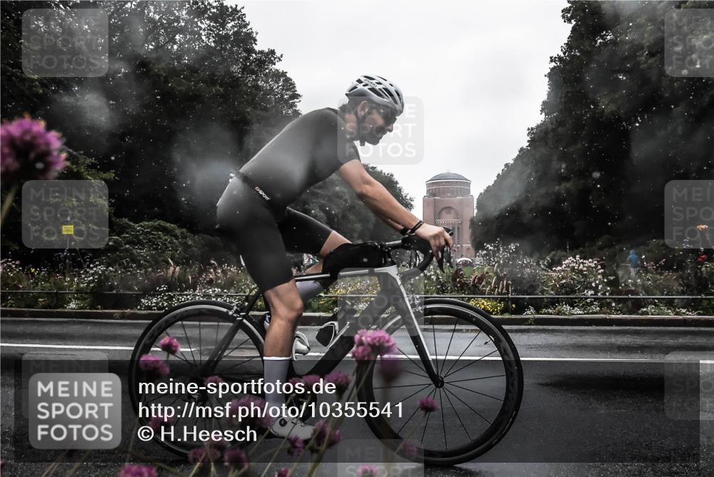 13.09.2026 - Stadtparktriathlon H.Heesch http://msf.ph/oto/10355541 13.09.2026 12:02:38 Radfahren 854, 860, 946, 1029 meine-sportfotos.de