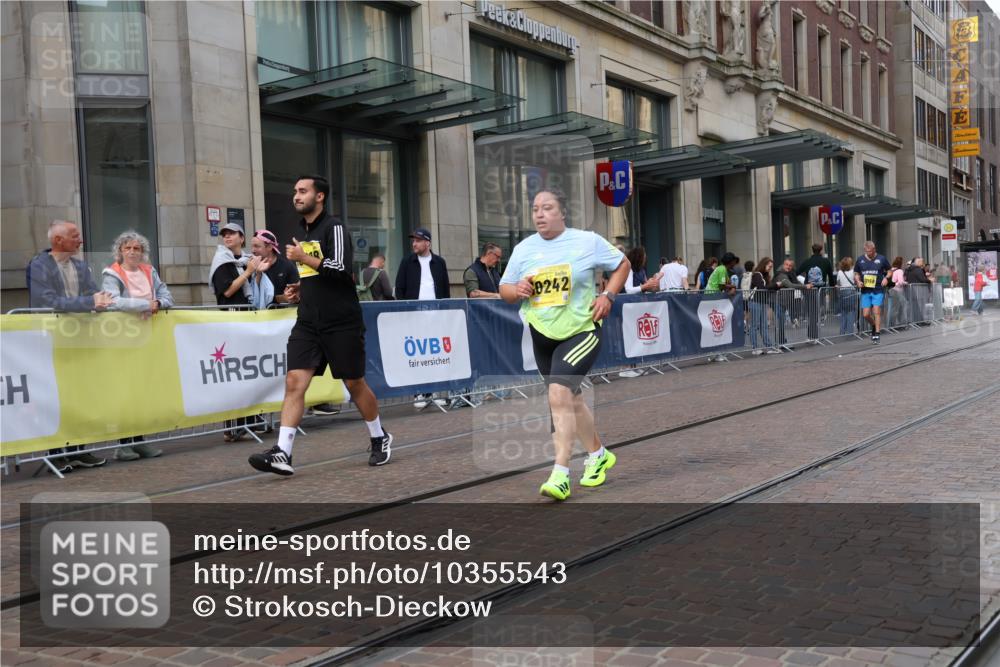 13.09.2026 - 21. swb-Marathon Bremen Strokosch-Dieckow http://msf.ph/oto/10355543 13.09.2026 11:16:15 Ziel 10242, 11274, 12057, 12102, 12158, 10474, 10665, 11026, 11081, 11139, 11181, 11200, 11217, 11264, 11385, 11448, 11549, 11573, 11613, 11768, 12046, 12151, 12306, 12539, 13508 meine-sportfotos.de