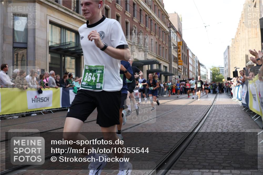 13.09.2026 - 21. swb-Marathon Bremen Strokosch-Dieckow http://msf.ph/oto/10355544 13.09.2026 13:33:45 Ziel 1364, 1656, 2355, 2464, 2727, 3162, 3389, 3522, 3632, 3790, 3984, 4613, 5265, 5341, 5489, 5513, 5563, 5587, 5768, 6090, 6151, 6350, 6405, 6509, 6623, 7047, 7113, 7303, 7354, 7431, 7897, 7988, 8025, 8512, 8641, 8870, 8910, 9344, 9905, 10058, 13118, 930, 2405, 2872, 2960, 3201, 3562, 3761, 4052, 4219, 4490, 4543, 4554, 4658, 4874, 5063, 5156, 5560, 5660, 5726, 6256, 6508, 6538, 6597, 6808, 6844, 6882, 6997, 7126, 7523, 7633 meine-sportfotos.de