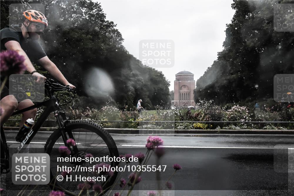 13.09.2026 - Stadtparktriathlon H.Heesch http://msf.ph/oto/10355547 13.09.2026 12:02:39 Radfahren 854, 860, 946, 1029 meine-sportfotos.de