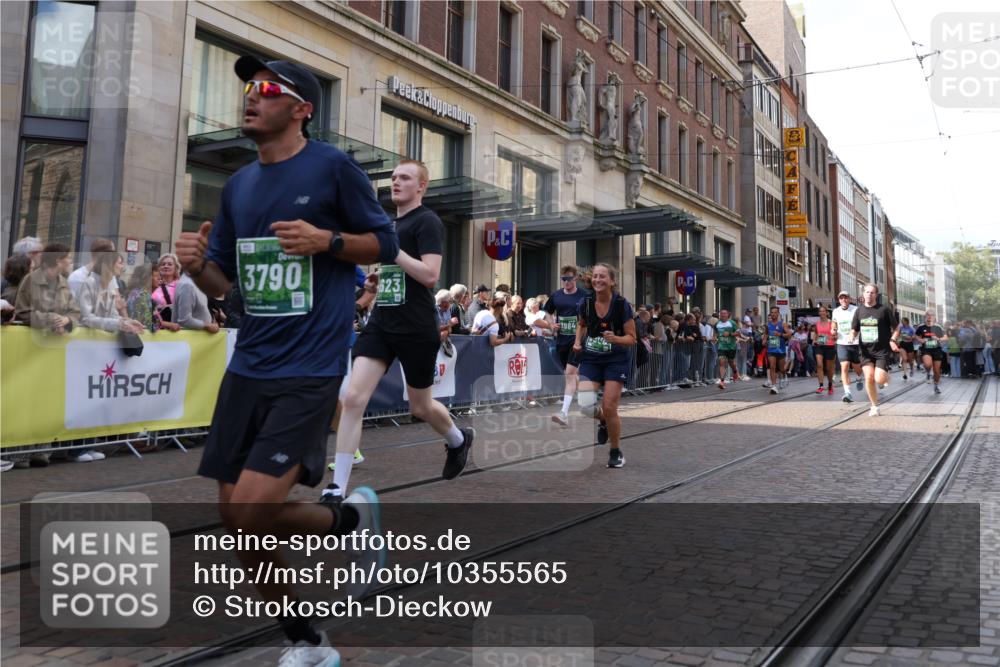 13.09.2026 - 21. swb-Marathon Bremen Strokosch-Dieckow http://msf.ph/oto/10355565 13.09.2026 13:33:46 Ziel 1364, 1656, 2355, 2464, 2727, 3162, 3389, 3522, 3632, 3790, 3984, 4613, 5265, 5341, 5489, 5513, 5563, 5587, 5768, 6090, 6151, 6350, 6405, 6509, 6623, 7047, 7113, 7303, 7354, 7431, 7897, 7988, 8025, 8512, 8641, 8870, 8910, 9100, 9905, 10058, 13118, 930, 2405, 2872, 2960, 3201, 3562, 3761, 4219, 4490, 4543, 4554, 4658, 4874, 5063, 5156, 5513, 5726, 6256, 6508, 6538, 6597, 6808, 6844, 6882, 6997, 7126, 7523, 7633 meine-sportfotos.de